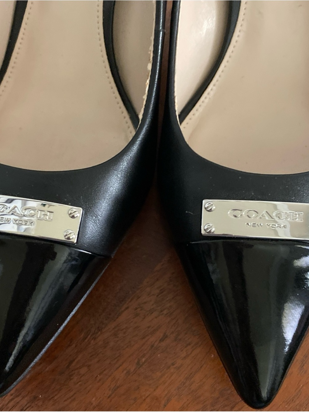 Coach Black Pointed Toe Leather Pumps with Logo Plaque size 6.5 - Picture 5 of 9